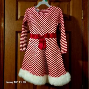 Beautiful red/white sequin Bonnie Jean Christmas Dress Little Girl's 5T
